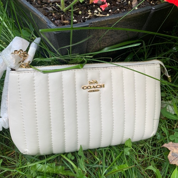 Authentic COACH 1941 Nappa leather/smooth leather zip top wristlet - Picture 13 of 15